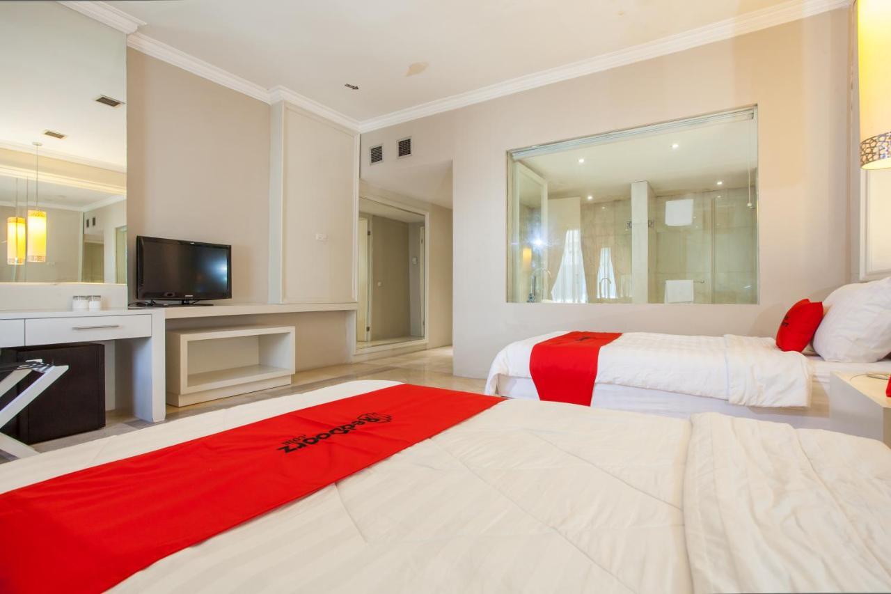Reddoorz Plus @ Hr Muhammad 수라바야 외부 사진